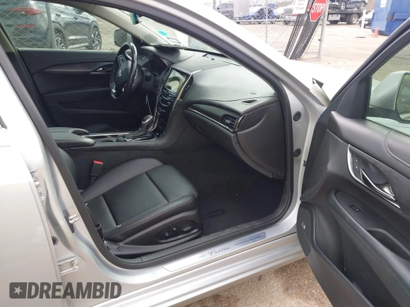 2018 Cadillac ATS RWD z VIN 1G6AA5RX5J0178702, wystawiony jako IAAI lot #41522724 z przebiegiem 79 502 mil mil oraz . Historia ofert i sprzedaży dostępna na DreamBid. Obrazek 5.