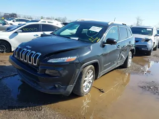 2018 Jeep Cherokee Latitude Plus with VIN 1C4PJLLB1JD552353, listed as a IAAI auction lot 41857521 with 69,880 mi miles. Bid and sale history available at carsss.com. Image 17.