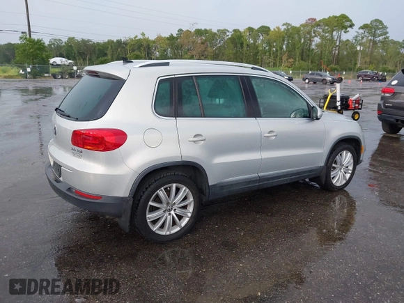 2013 Volkswagen Tiguan SE z VIN WVGAV7AX2DW532486, wystawiony jako IAAI lot #42813235 z przebiegiem 164 321 mil mil oraz . Historia ofert i sprzedaży dostępna na DreamBid. Obrazek 4.