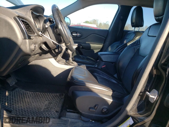 2019 Jeep Cherokee Latitude Plus z VIN 1C4PJLLN1KD382751, wystawiony jako Copart lot #83994964 z przebiegiem 103 215 mil mil oraz Czysty tytuł • Clean title. Historia ofert i sprzedaży dostępna na DreamBid. Obrazek 7.