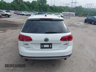 2017 Volkswagen Golf S с VIN 3VWH17AUXHM523431, выставлен на аукционе IAAI как лот 42381553 с пробегом 68 240 миль миль и . История ставок и продаж доступна на DreamBid. Изображение 16.