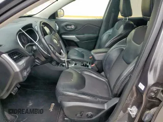 2018 Jeep Cherokee Latitude Plus с VIN 1C4PJLLB6JD621795, выставлен на аукционе Copart как лот 50989815 с пробегом 107 531 миль миль и Списание • Salvage title. История ставок и продаж доступна на DreamBid. Изображение 7.
