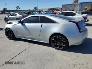 2013 Cadillac CTS-V z VIN 1G6DV1EP8D0171019, wystawiony jako Copart lot #76689644 z przebiegiem 136 098 mil mil oraz Szkody całkowita. Historia ofert i sprzedaży dostępna na DreamBid. Obrazek 2.