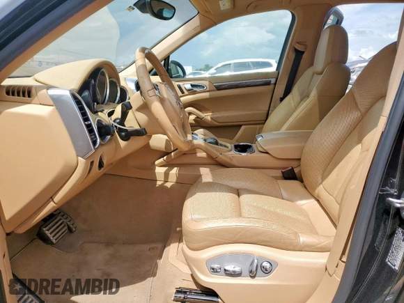 2013 Porsche Cayenne S Hybrid с VIN WP1AE2A20DLA14095, выставлен на аукционе Copart как лот 64215625 с пробегом 148 286 миль миль и Списание • Salvage title. История ставок и продаж доступна на DreamBid. Изображение 7.