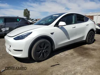 2025 Tesla Model Y Long Range z VIN 7SAYGDED2SF258139, wystawiony jako Copart lot #50788005 z przebiegiem 4 367 mil mil oraz Szkoda całkowita • Salvage title. Historia ofert i sprzedaży dostępna na DreamBid. Obrazek 1.
