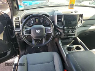 2022 Ram 1500 Big Horn z VIN 1C6RRFFG3NN179043, wystawiony jako IAAI lot #42566379 z przebiegiem 90 922 mil mil oraz . Historia ofert i sprzedaży dostępna na DreamBid. Obrazek 21.