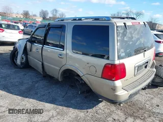 2006 Lincoln Navigator Luxury with VIN 5LMFU28556LJ11069, listed as a IAAI auction lot 41336059 with 117,003 mi miles. Bid and sale history available at carsss.com. Image 3.