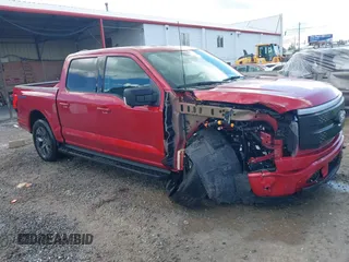 2024 Ford F-150 Lightning Flash z VIN 1FT6W3L7XRWG02773, wystawiony jako IAAI lot #42266067 z przebiegiem 7 256 mil mil oraz . Historia ofert i sprzedaży dostępna na DreamBid. Obrazek 4.