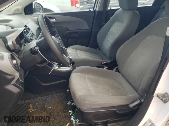 2012 Chevrolet Sonic LS z VIN 1G1JA6SH1C4162605, wystawiony jako Copart lot #88037145 z przebiegiem 117 164 mil mil oraz Nie do naprawy • Non repairable. Historia ofert i sprzedaży dostępna na DreamBid. Obrazek 7.