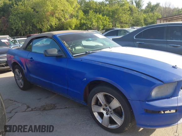 2006 Ford Mustang GT Deluxe z VIN 1ZVHT85H865217375, wystawiony jako IAAI lot #42770588 z przebiegiem Nie podano mil oraz . Historia ofert i sprzedaży dostępna na DreamBid. Obrazek 13.