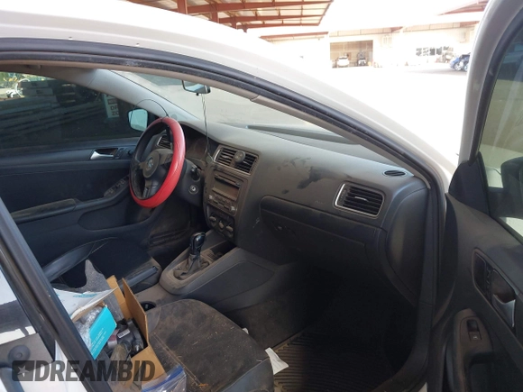 2014 Volkswagen Jetta SE with VIN 3VWD17AJXEM226644, listed as a IAAI auction lot 42717726 with 178,279 mi miles and . Bid and sale history available at DreamBid. Image 5.