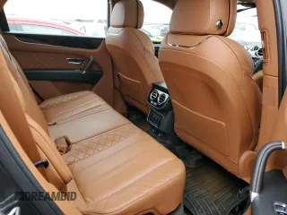 2019 Bentley Bentayga V8 z VIN SJAAM2ZV3KC027120, wystawiony jako Copart lot #83595274 z przebiegiem 28 972 mil mil oraz Szkoda całkowita • Salvage title. Historia ofert i sprzedaży dostępna na DreamBid. Obrazek 10.