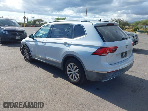 2018 Volkswagen Tiguan SEL z VIN 3VV3B7AX7JM126402, wystawiony jako IAAI lot #42046690 z przebiegiem 54 790 mil mil oraz . Historia ofert i sprzedaży dostępna na DreamBid. Obrazek 3.