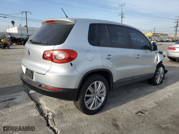 2009 Volkswagen Tiguan S with VIN WVGAV75N89W504515, listed as a Copart auction lot 86021444 with 115,998 mi miles and Salvage Title. Bid and sale history available at carsss.com. Image 3.