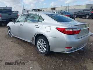2013 Lexus ES 300h Hybrid with VIN JTHBW1GG5D2037179, listed as a IAAI auction lot 41775233 with 136,274 mi miles. Bid and sale history available at carsss.com. Image 3.