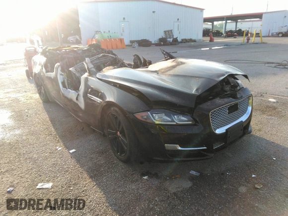 2017 Jaguar XJ with VIN SAJWJ2GD1H8W06644, listed as a IAAI auction lot 40012333 with 1 mi miles. Bid and sale history available at carsss.com. Image 1.