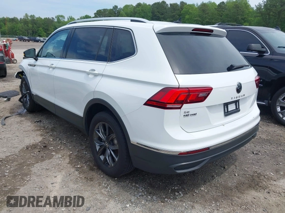 2022 Volkswagen Tiguan SE with VIN 3VV3B7AX3NM176770, listed as a IAAI auction lot 42114378 with 37,448 mi miles and . Bid and sale history available at DreamBid. Image 3.