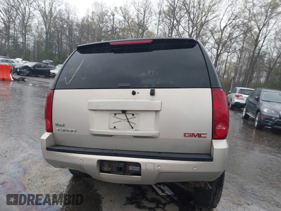 2007 GMC Yukon SLT z VIN 1GKFK13037J282696, wystawiony jako IAAI lot #41996538 z przebiegiem 143 607 mil mil oraz . Historia ofert i sprzedaży dostępna na DreamBid. Obrazek 16.