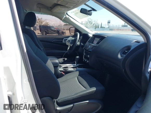2018 Nissan Pathfinder S z VIN 5N1DR2MN1JC658317, wystawiony jako IAAI lot #42470838 z przebiegiem 54 743 mil mil oraz . Historia ofert i sprzedaży dostępna na DreamBid. Obrazek 5.