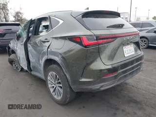 2024 Lexus NX 350h Premium z VIN JTJGKCEZ1R2023707, wystawiony jako IAAI lot #42153729 z przebiegiem 15 285 mil mil oraz . Historia ofert i sprzedaży dostępna na DreamBid. Obrazek 3.