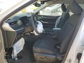 2023 Jeep Grand Cherokee Laredo z VIN 1C4RJJAG0P8843486, wystawiony jako Copart lot #50243525 z przebiegiem 5 874 mil mil oraz Czysty tytuł • Clean title. Historia ofert i sprzedaży dostępna na DreamBid. Obrazek 7.
