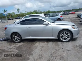 2010 Lexus IS 250 C z VIN JTHFF2C27A2509444, wystawiony jako IAAI lot #42014770 z przebiegiem 101 591 mil mil oraz . Historia ofert i sprzedaży dostępna na DreamBid. Obrazek 13.