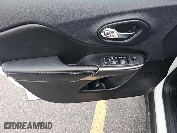 2019 Jeep Cherokee Latitude с VIN 1C4PJMCB6KD354004, выставлен на аукционе IAAI как лот 42854246 с пробегом 64 595 миль миль и . История ставок и продаж доступна на DreamBid. Изображение 8.