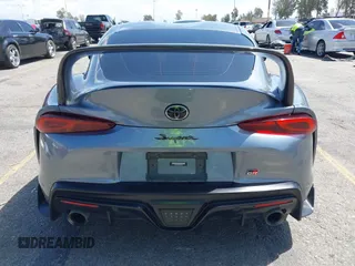 2022 Toyota Supra 3.0 z VIN WZ1DB0C03NW050498, wystawiony jako IAAI lot #41950538 z przebiegiem 42 449 mil mil oraz . Historia ofert i sprzedaży dostępna na DreamBid. Obrazek 16.