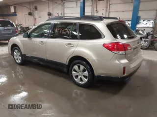 2010 Subaru Outback Premium All-Weather Anniversary z VIN 4S4BRBCC8A3325085, wystawiony jako IAAI lot #41994674 z przebiegiem 148 033 mil mil oraz . Historia ofert i sprzedaży dostępna na DreamBid. Obrazek 3.