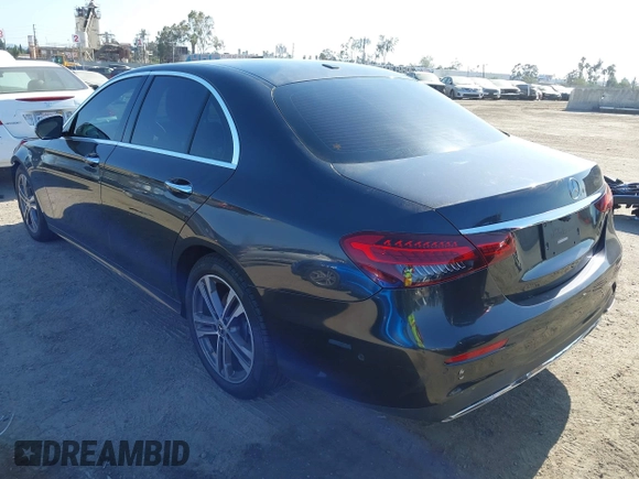 2021 Mercedes-Benz E 350 with VIN W1KZF8DB5MA912435, listed as a IAAI auction lot 42311200 with 32,631 mi miles and . Bid and sale history available at DreamBid. Image 3.