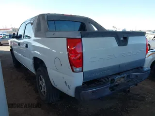 2004 Chevrolet Avalanche with VIN 3GNEC12T14G175831, listed as a IAAI auction lot 41928235 with 185,699 mi miles. Bid and sale history available at carsss.com. Image 3.