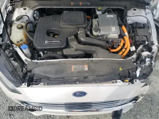 2020 Ford Fusion Hybrid SE with VIN 3FA6P0LUXLR184992, listed as a Copart auction lot 52674565 with 59,742 mi miles and Salvage Title. Bid and sale history available at carsss.com. Image 12.
