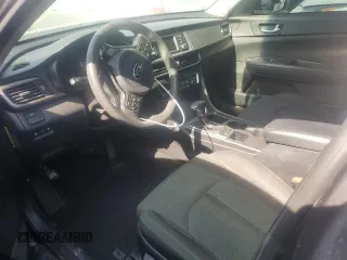 2017 Kia Optima LX z VIN KNAGT4L31H5157034, wystawiony jako Copart lot #45582345 z przebiegiem 239 655 mil mil oraz Szkoda całkowita • Salvage title. Historia ofert i sprzedaży dostępna na DreamBid. Obrazek 7.