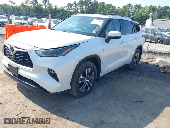 2022 Toyota Highlander XLE with VIN 5TDHZRBH6NS172134, listed as a IAAI auction lot 42656687 with 39,856 mi miles and . Bid and sale history available at DreamBid. Image 18.