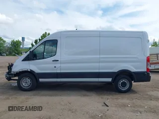 2024 Ford Transit Cargo z VIN 1FTBR1C84RKA32473, wystawiony jako IAAI lot #42438142 z przebiegiem 40 817 mil mil oraz . Historia ofert i sprzedaży dostępna na DreamBid. Obrazek 15.