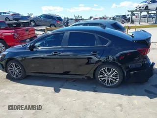 2023 Kia Forte GT-Line z VIN 3KPF54AD2PE610570, wystawiony jako IAAI lot #41744796 z przebiegiem 32 700 mil mil oraz . Historia ofert i sprzedaży dostępna na DreamBid. Obrazek 14.