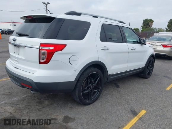 2015 Ford Explorer XLT with VIN 1FM5K7D80FGB50324, listed as a IAAI auction lot 42067992 with 106,207 mi miles and . Bid and sale history available at carsss.com. Image 4.
