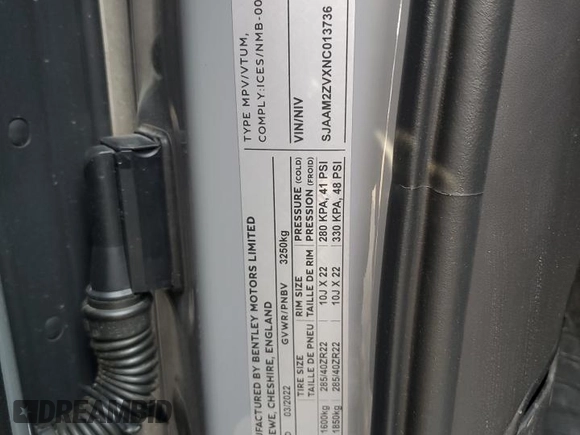 2022 Bentley Bentayga V8 z VIN SJAAM2ZVXNC013736, wystawiony jako Copart lot #67453664 z przebiegiem 22 660 mil mil oraz Nie do naprawy. Historia ofert i sprzedaży dostępna na DreamBid. Obrazek 12.