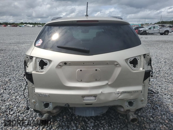 2015 Chevrolet Traverse LTZ z VIN 1GNKRJKD8FJ269524, wystawiony jako Copart lot #56700805 z przebiegiem 110 605 mil mil oraz Szkoda całkowita • Salvage title. Historia ofert i sprzedaży dostępna na DreamBid. Obrazek 6.