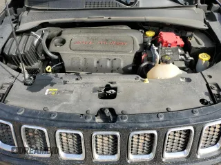 2019 Jeep Compass Latitude z VIN 3C4NJCBB5KT652654, wystawiony jako Copart lot #49722665 z przebiegiem 97 163 mil mil oraz Szkoda całkowita • Salvage title. Historia ofert i sprzedaży dostępna na DreamBid. Obrazek 12.
