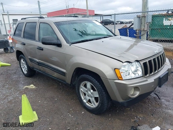 2005 Jeep Grand Cherokee Laredo with VIN 1J4HR48N25C608120, listed as a IAAI auction lot 41933071 with 213,189 mi miles. Bid and sale history available at carsss.com. Image 1.