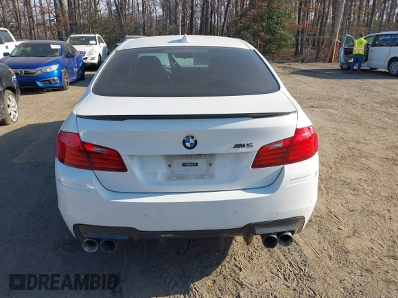 2015 BMW M5 z VIN WBSFV9C53FD594181, wystawiony jako IAAI lot #41761355 z przebiegiem Nie podano mil oraz . Historia ofert i sprzedaży dostępna na DreamBid. Obrazek 16.