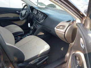 2015 Dodge Dart SXT z VIN 1C3CDFBB9FD281563, wystawiony jako IAAI lot #42402139 z przebiegiem 166 238 mil mil oraz . Historia ofert i sprzedaży dostępna na DreamBid. Obrazek 5.