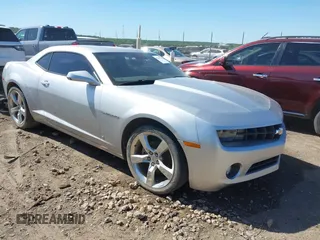 2010 Chevrolet Camaro 2LT z VIN 2G1FG1EV4A9143369, wystawiony jako IAAI lot #42238723 z przebiegiem 227 050 mil mil oraz . Historia ofert i sprzedaży dostępna na DreamBid. Obrazek 1.