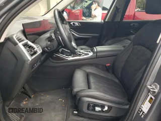 2025 BMW X7 xDrive40i z VIN 5UX23EM04S9W26820, wystawiony jako Copart lot #59388515 z przebiegiem 20 124 mil mil oraz Czysty tytuł • Clean title. Historia ofert i sprzedaży dostępna na DreamBid. Obrazek 7.