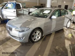 2012 BMW 5 Series 528i xDrive with VIN WBAXH5C5XCDW09327, listed as a IAAI auction lot 41644876 with 152,851 mi miles. Bid and sale history available at carsss.com. Image 2.
