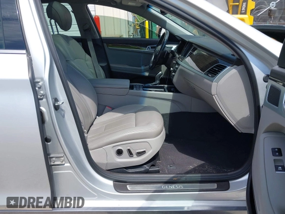 2017 Genesis G80 3.8L с VIN KMHGN4JE7HU168333, выставлен на аукционе IAAI как лот 42267987 с пробегом 70 891 миль миль и . История ставок и продаж доступна на DreamBid. Изображение 5.