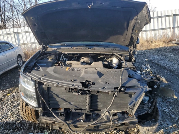 2019 Chevrolet Suburban Premier with VIN 1GNSKJKJ3KR195502, listed as a Copart auction lot 43738845 with Not Provided miles and Salvage Title. Bid and sale history available at DreamBid. Image 5.