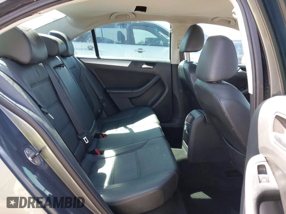 2013 Volkswagen Jetta Sedan SE with VIN 3VWDP7AJ8DM384221, listed as a IAAI auction lot 42023691 with 157,403 mi miles. Bid and sale history available at carsss.com. Image 8.