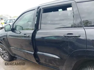 2018 Jeep Grand Cherokee Overland z VIN 1C4RJFCT2JC234220, wystawiony jako IAAI lot #42240365 z przebiegiem 84 753 mil mil oraz . Historia ofert i sprzedaży dostępna na DreamBid. Obrazek 14.